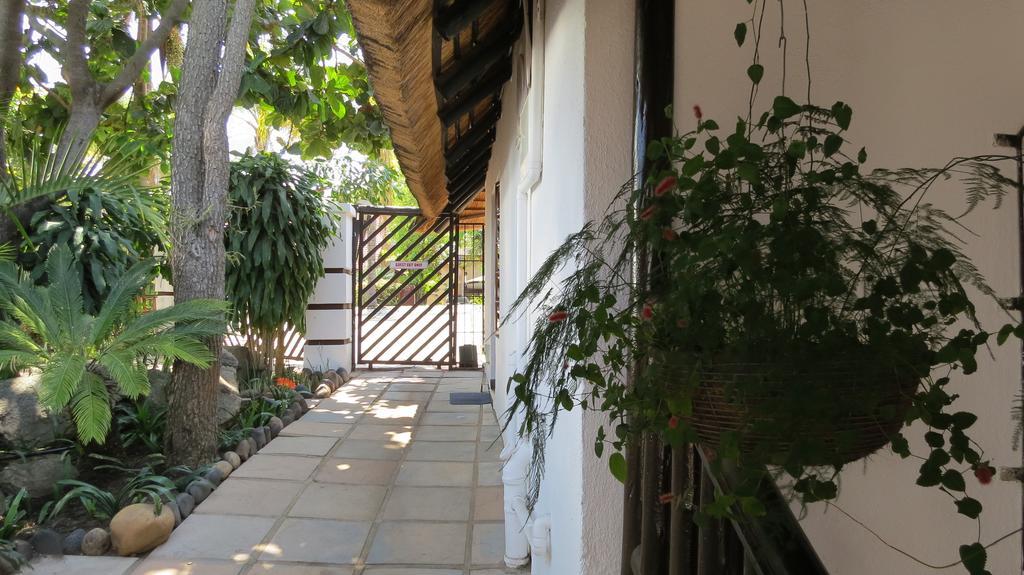 Pensao Guest Lodge Mbombela Exterior foto